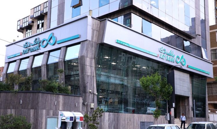 بانک دی یک سروگردن بالاتر از بانک‌های خصوصی