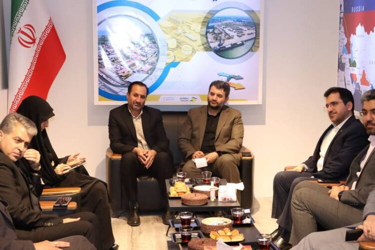 1000 فرصت سرمایه گذاری در یک نمایشگاه/ تقدیر از سرمایه گذاران و صادرکنندگان برتر مناطق آزاد