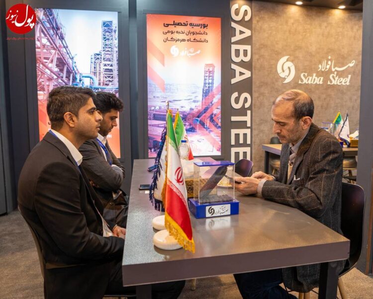 قد کشیدن صبا فولاد در جمع بزرگان (+فیلم)