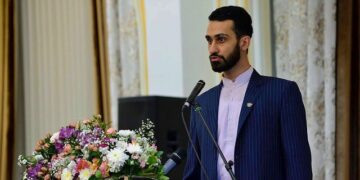 نخبه ای قهرمان دو دنیا غواصی و خلبانی